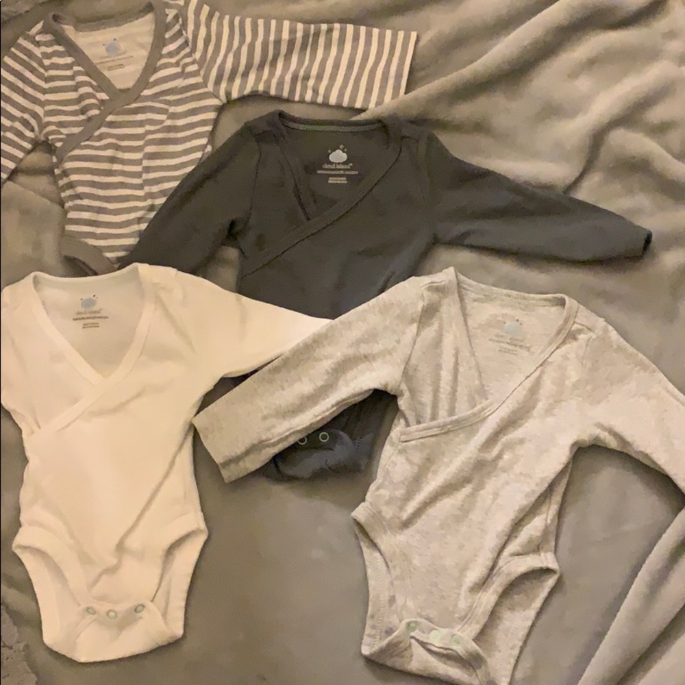 4 long sleeve onesies